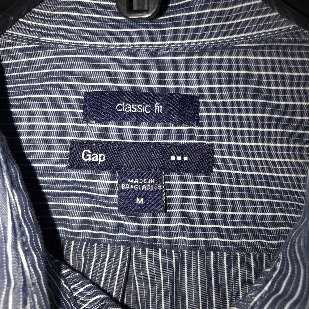Men’s M Gap Button down - Picture 2 of 3